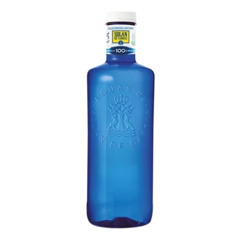 Botella de agua Solán de Cabras
